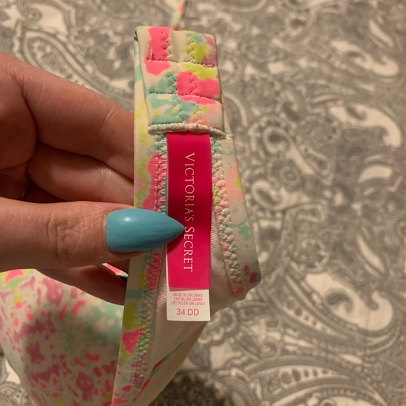 Victoria’s Secret Bikini - Picture 2 of 2